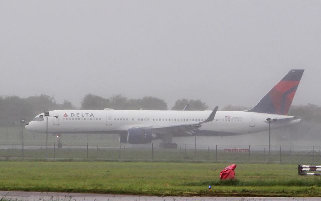 Boeing 757-200 (N536US) - delta b757-2 n536us landing at shannon 4/5/18.