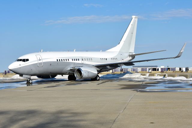 Boeing 737-700 (N834BZ) - The very first built BOEING 737 BBJ looking beautiful underneath the morning sun.