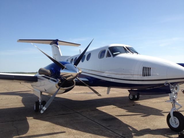 Beechcraft Super King Air 200 (N700LX)