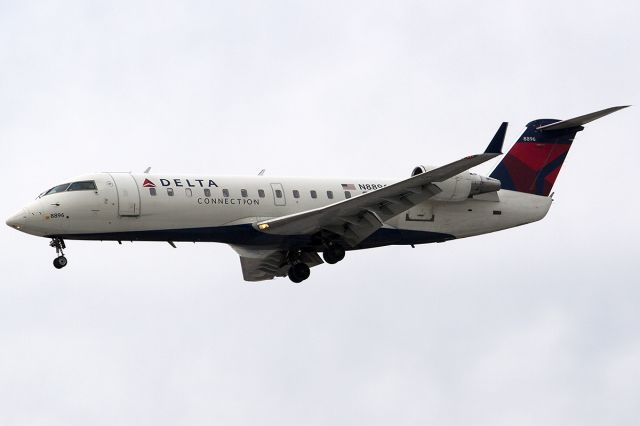 Canadair Regional Jet CRJ-200 (N8896A)