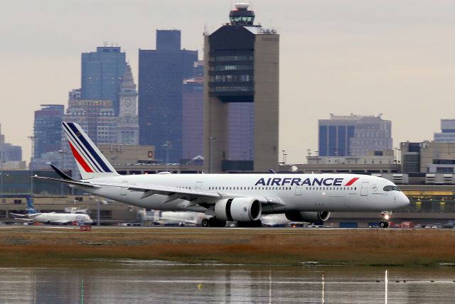 Airbus A350-900 (F-HTYA) - AFR 334 arriving from Paris Charles de Gaulle Airport