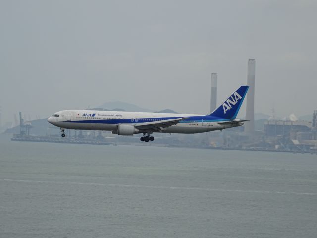 BOEING 767-300 (JA611A)