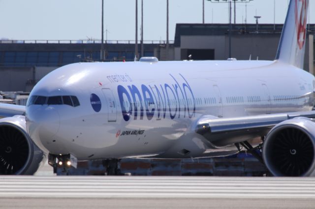 BOEING 777-300ER (JA732J)
