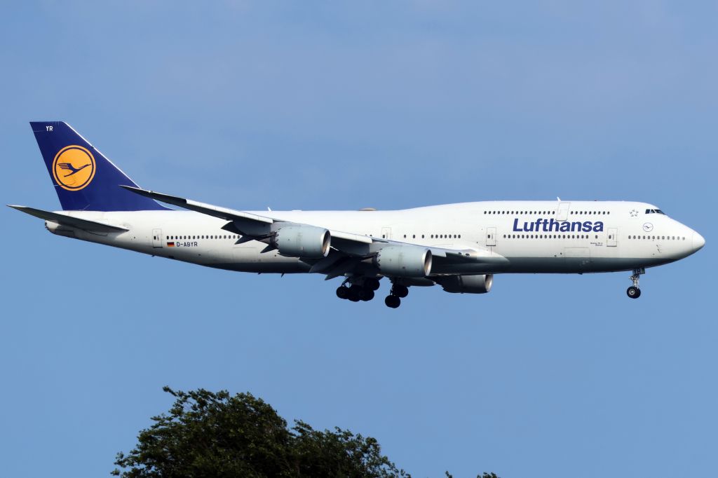 BOEING 747-8 (D-ABYR) - EWR weather diversion