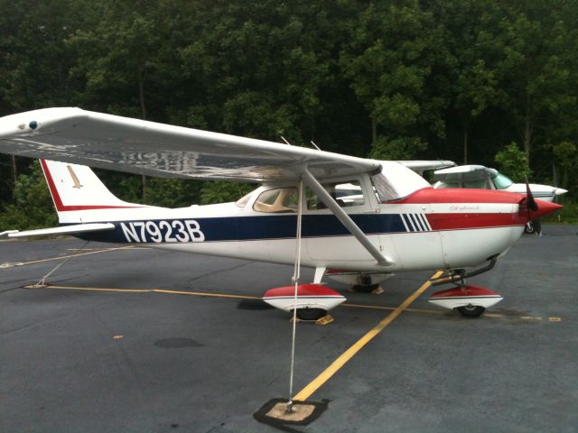 Cessna Skyhawk (N7923B)