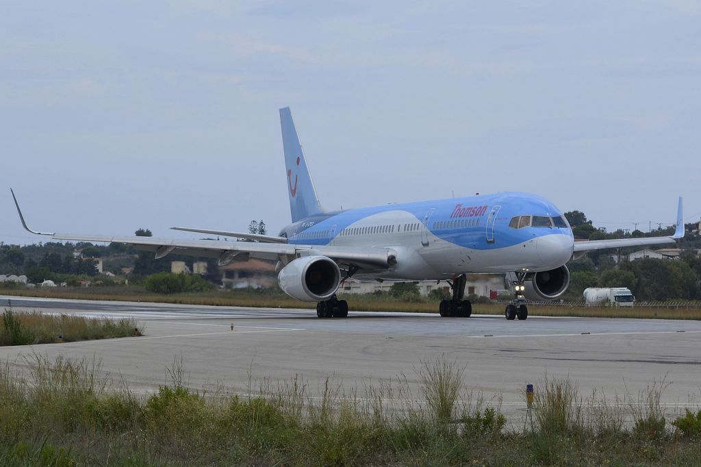 Boeing 757-200 (G-CPEV)