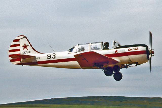 VH-YKK — - YAKOVLEV YAK-52 (BACAU) - REG : VH-YKK / 92 (CN 855808) - JAMESTOWN AIRPORT SA. AUSTRALIA - YJST 15/11/1995