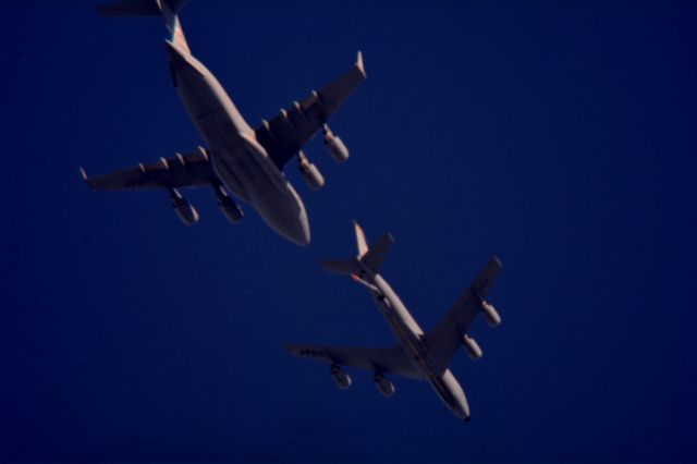 — — - Refueling over Cleveland tracking east at about 20,000 ft. 11.17.16.