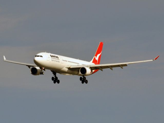 Airbus A330-300 (VH-QPJ) - On short finals for runway 05. Thursday 12th July 2012.