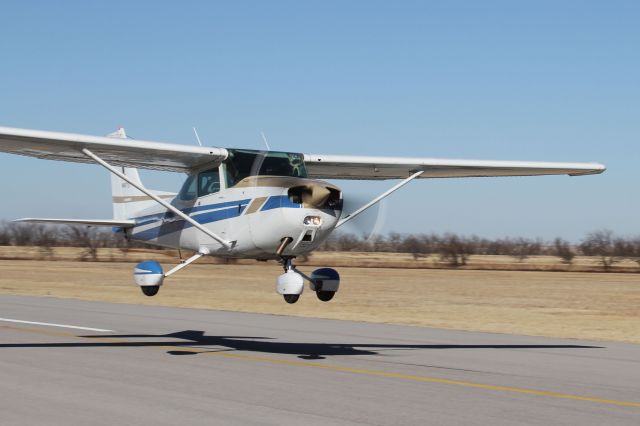 Cessna Skyhawk (N4877D) - Touch down at 1K2