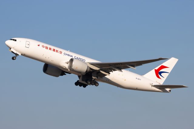 BOEING 777-200LR (B-2077) - Cargo King 228 departing Chicago O'Hare bound for Shanghai, China.