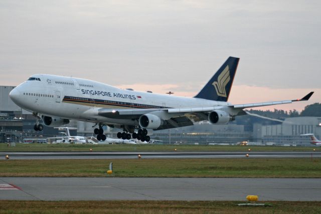 Boeing 747-400 (9V-SMS)