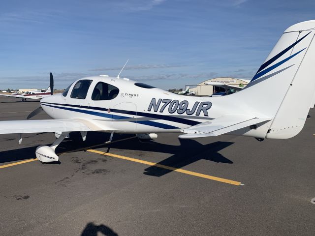 Cirrus SR-22 (N709JR)