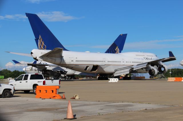 Boeing 747-400 (N118UA) - One of four United 747s stored at Tupelo, and one of two wearing the "747 Friendship" sticker. The queen is and always has been beautiful. It was very sad to see four 747s parked with their engines striped on the quiet Universal Asset Management ramp. Hopefully one of these will end up in a museum, where it belongs.