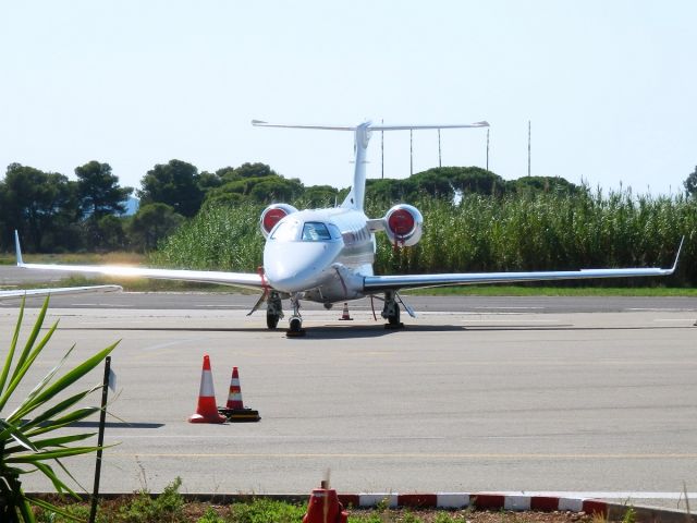 Embraer Phenom 300 (OK-PHE)