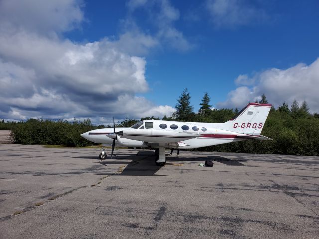 Cessna 421 (C-GRQS)