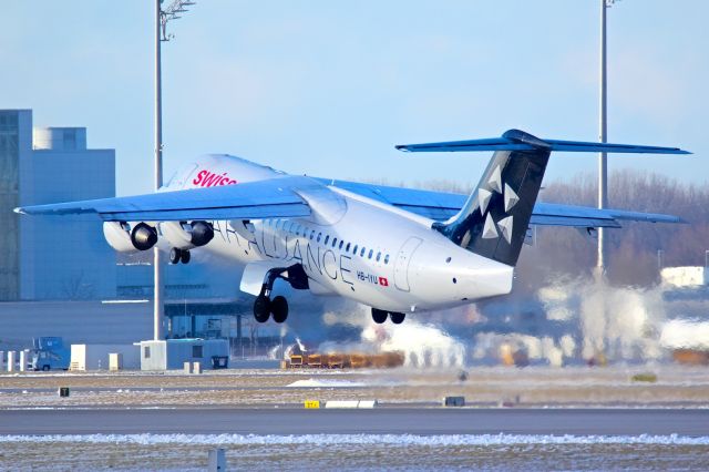 Avro RJ-100 Avroliner (HB-IYU)