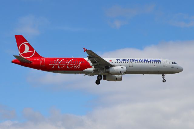 Airbus A321 (TC-JRF)