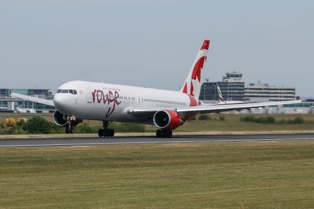 BOEING 767-300 (C-GHLA) - ROU1931 rotating at the start of the flight back to Toronto