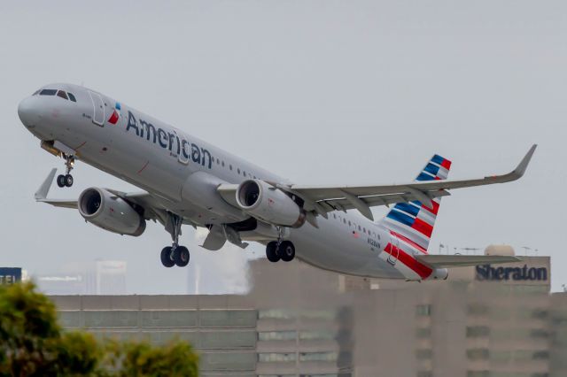 Airbus A321 (N128AN)