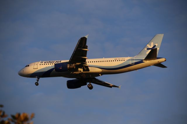 Airbus A320 (XA-VCT)