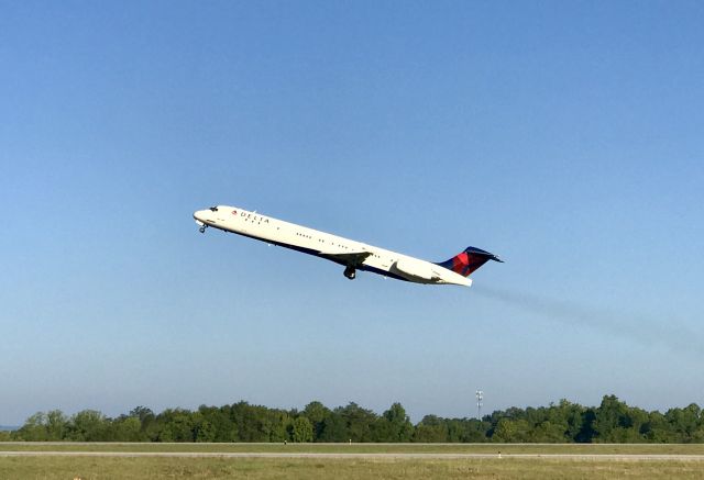 McDonnell Douglas MD-88 (N918DL)