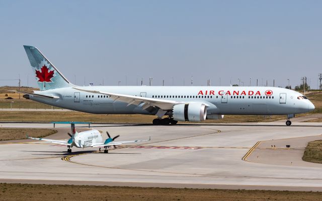 Boeing 787-9 Dreamliner (C-FNOH)