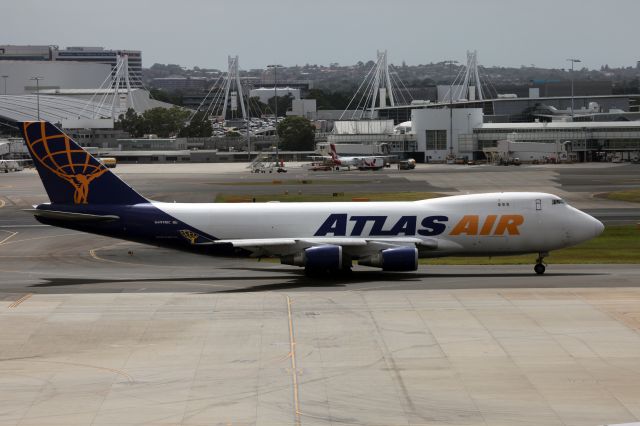 Boeing 747-400 (N499MC)