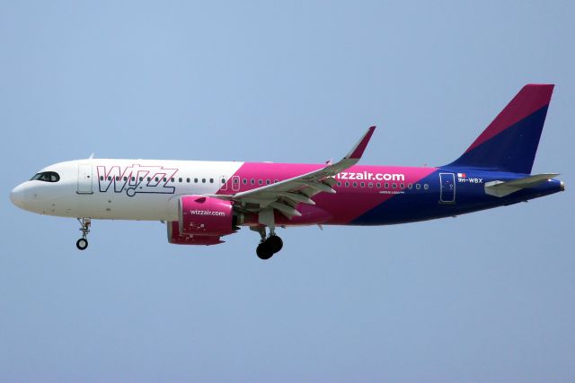 Airbus A320neo (9H-WBX) - On short finals for rwy 04L on 18-Jun-23 operating flight WMT3871 from LATI.