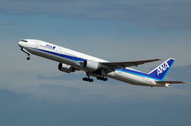 BOEING 777-300 (JA755A) - 2012-08-08