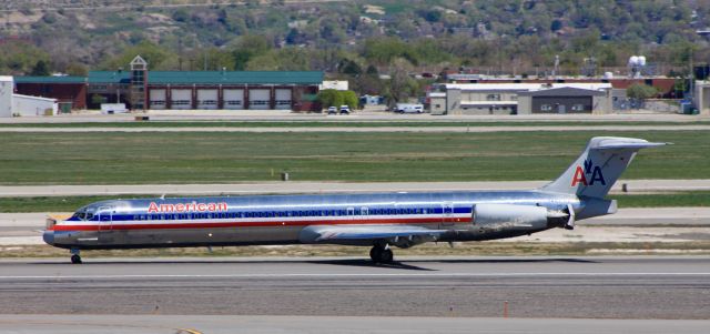 McDonnell Douglas MD-82 (N466AA)