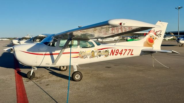 Cessna Skyhawk (N9477L)