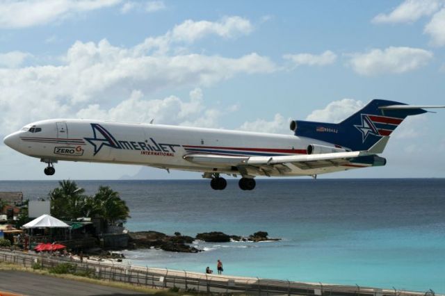 BOEING 727-200 — - Princess Juliana Intl. Spring break 09