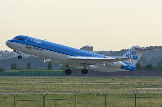 Fokker 100 (PH-OFN) - Fokker 100, KLM-Cityhopper, PH-OFN, EDDS Stuttgart-Echterdingen, 24.June 2007, early morning 