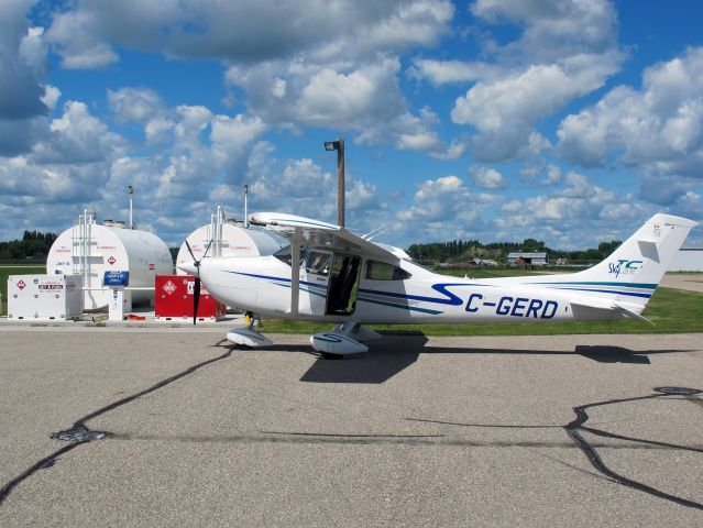 Cessna Skylane (C-GERD) - Fuel stop on the way from Oshkosh to Saskatoon.