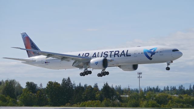 BOEING 777-300 (F-OLRD) - BOE731 on final to Rwy 34L to complete a C1 flight on 9/27/16. (ln 1431 / cn 61602).