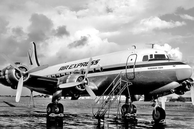 VH-EDB — - AIR EXPRESS - DOUGLAS C-54A-1-DO - REG : VH-EDB (CN 7458/66) - ESSENDON MELBOURNE VIC. AUSTRALIA - YMEN 6/4/1978