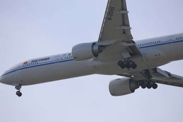 BOEING 777-300ER (B-2045)