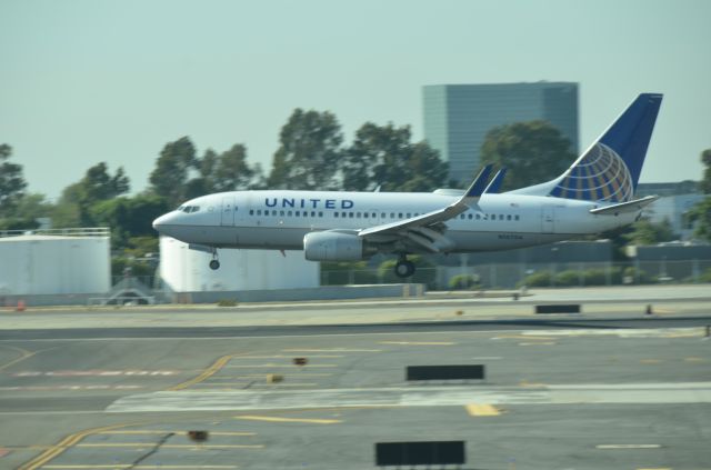 Boeing 737-700 (N14704) - Taken 17 Oct 17