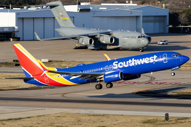 Boeing 737-800 (N8327A)