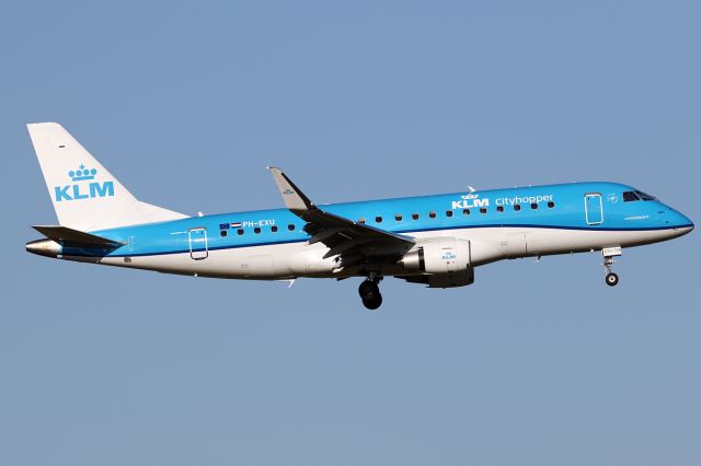 EMBRAER 175 (long wing) (PH-EXU)