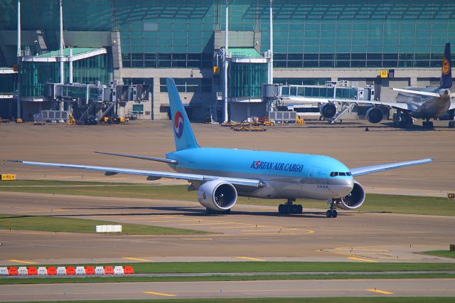 BOEING 777-200LR (HL8077) - A rare sight of a freighter departing from RWY34 at RKSI.