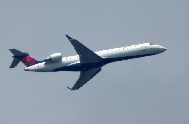 Canadair Regional Jet CRJ-700 (N633SK) - Shown here is a Delta Connection CRJ-700 a few minutes until landing in the Summer of 2018.