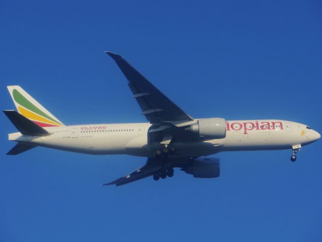 Boeing 777-200 (ET-ANR) - Ethiopian Airlines 777-200 7/17/13