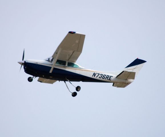 Cessna Skylane RG (N736RE) - Departing EAA Airventure/Oshkosh on 25 July 2012.