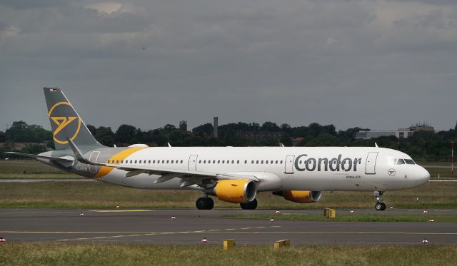 Airbus A321 (D-ATCB) - hesding to start position RWY 23L at EDDL/DUS
