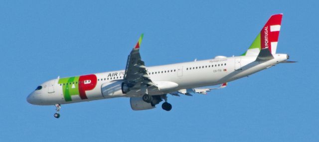 Airbus A321neo (CS-TXI) - NEWARK AIRPORT-NEWARK, NEW JERSEY, USA-FEBRUARY 08, 2023: Seen by RF over Linden Airport at approximately 1521 EST, shortly before landing at Newark International Airport, about 5 miles away.