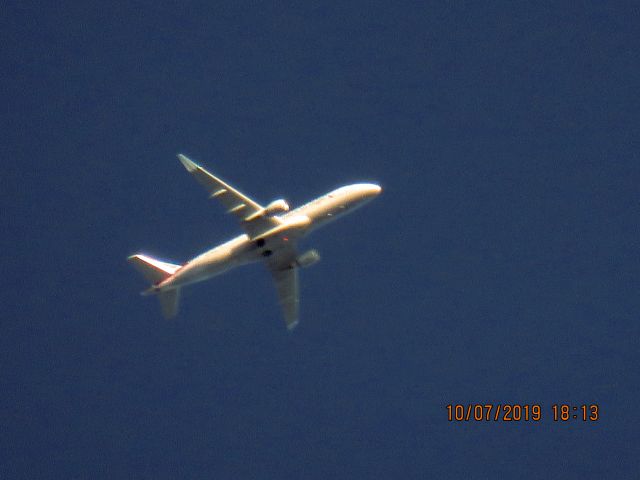 Embraer 175 (N279MQ)