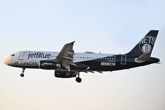Airbus A320 (N633JB)
