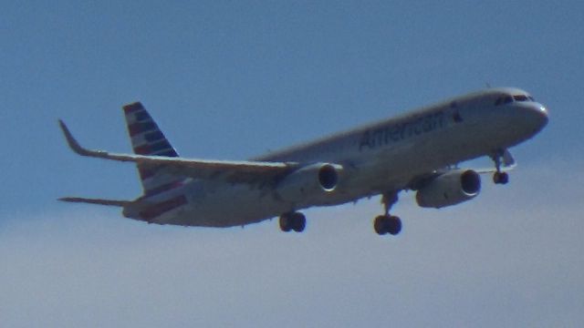 Airbus A321 (N987AM) - Originally supposed to land in San Diego, the plane instead diverted to KLAX due to fog, or high winds